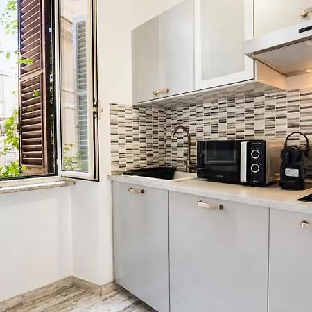 Apartamento Elegantis Campo Marzio With Terrace - Elegance Near Spanish Steps Trevi And Pantheon Roma